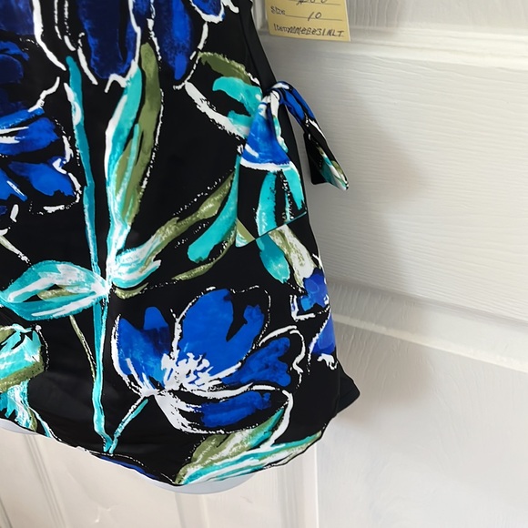 BATHING SUIT NWT - Picture 3 of 4